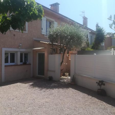 Sur Le Quai De Port Frejus Apartment Exterior foto