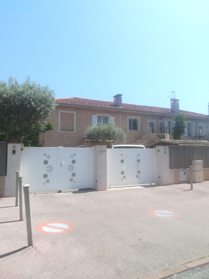 Sur Le Quai De Port Frejus Apartment Exterior foto