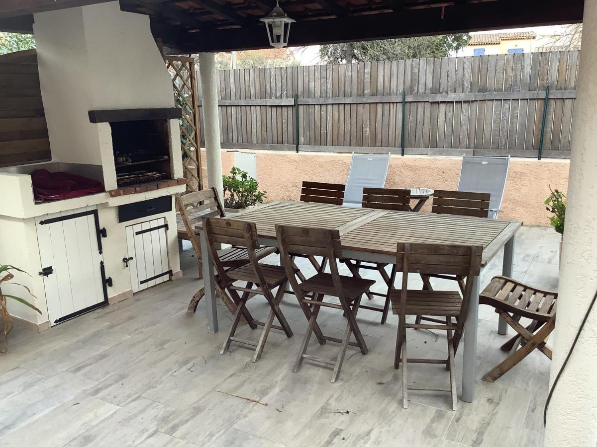 Sur Le Quai De Port Frejus Apartment Exterior foto